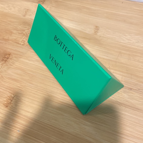 Bottega Veneta Matte Black Cat Eye Sunglasses BRAND NEW - Picture 5 of 6